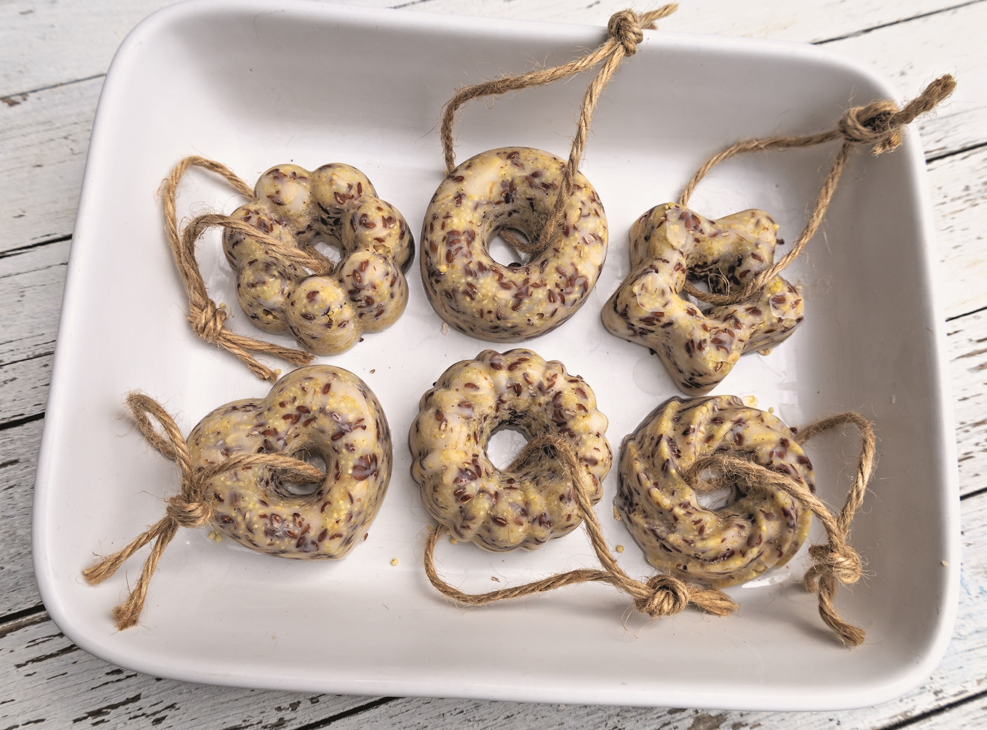 Naturgeschenke zu jeder Jahreszeit: Körnersnacks für Vögel